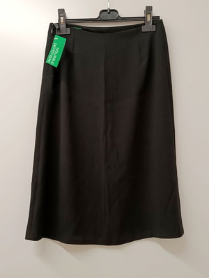 Μαύρη φούστα United Colors of Benetton XS καινούργια, μέχρι το γόνατο
