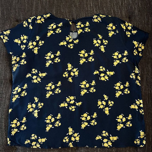 Floral blouse Y.F.K. like new, size XL