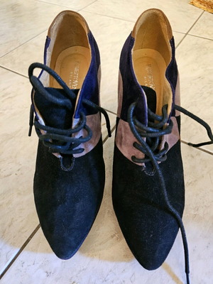 R.V. Ankle Boots size 38 like new, patchwork leather