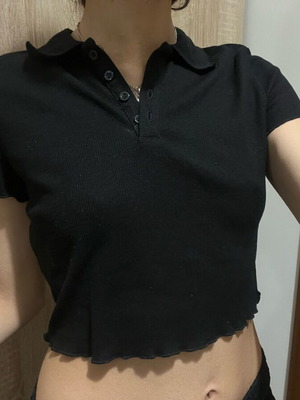 Black cropped polo-style top like new with collar and buttons Shein