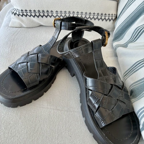 Massimo Dutti leather sandals size 39 like new black