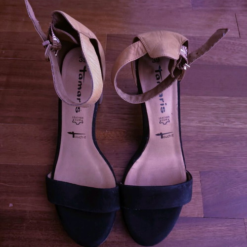 Tamaris sandals size 39 like new, black, with heel