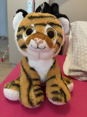 Plush tiger like new