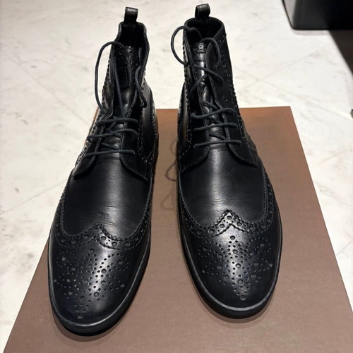 Louis Vuitton boots like new, black leather brogue style, size 40