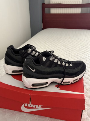 Nike Air Max 95 Essential size 40.5 like new, black sneakers