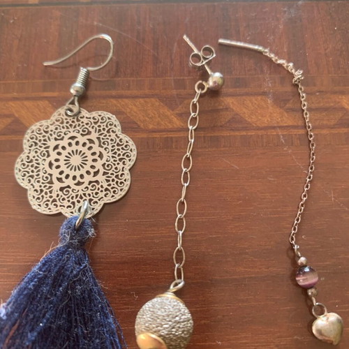 Single earrings set with two silver pieces, like new