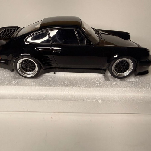 AUTOART Porsche 911 (930) Turbo Wangan Midnight “Blackbird” scale 1/18