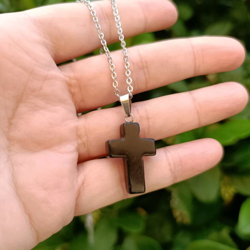 Unisex steel chain with black onyx cross – protection and style