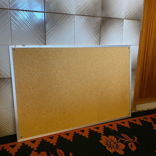 Notice board like new, excellent condition 89x60