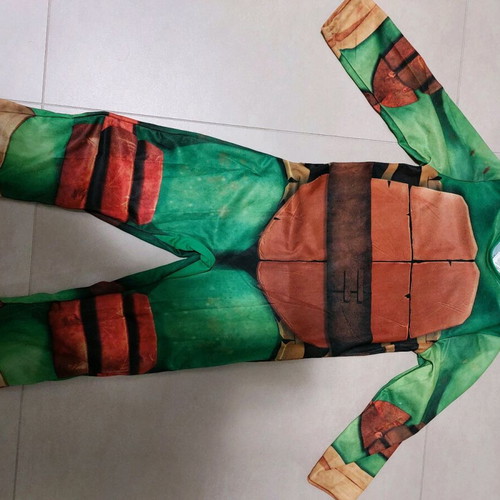 Teenage Mutant Ninja Turtles costume with 4 masks like new