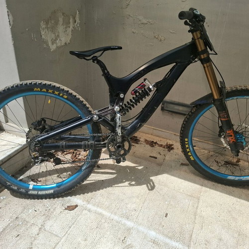 MTB Downhill Custom Commencal Furious Special Project with FoxFactory Kashima