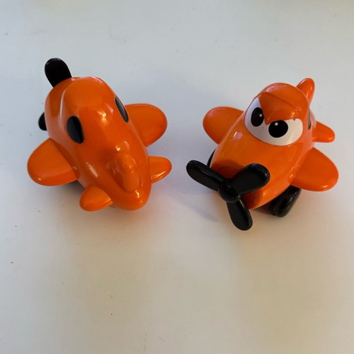 Children's toy airplanes like new, pack of 2 pieces