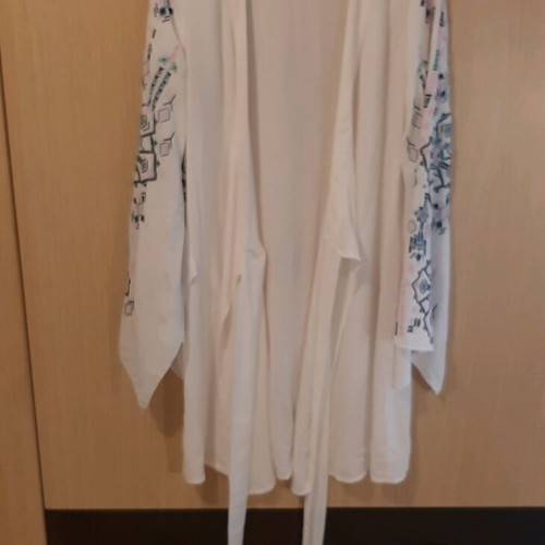Be You kimono jacket like new, size Small with belt