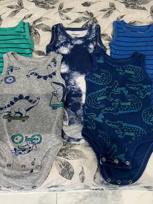 Carter’s sleeveless bodysuits used, 0-3 months, pack of 5