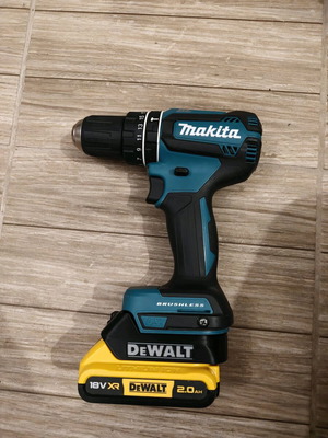 DeWalt XR adapter for Makita LXT tool new