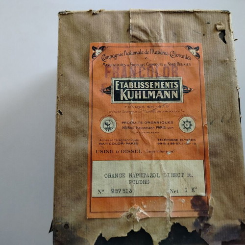 Sealed box with powder used, early 20th century
