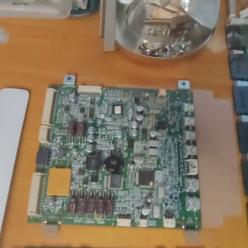 Apple Macintosh components used, including Cinema Display and keyboard from 2004