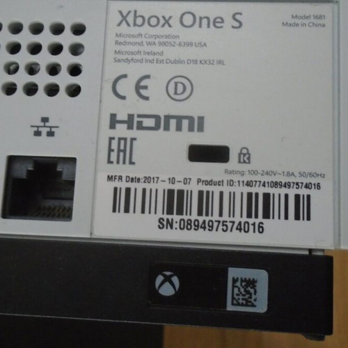 Xbox One S console like new, 500GB, 2 wireless controllers, FIFA20