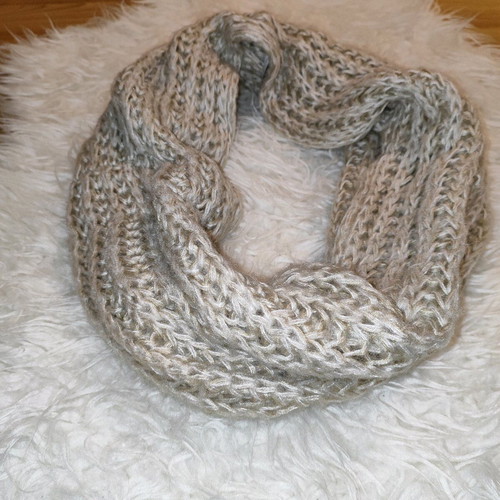 Tally Weijl knitted neck scarf like new, beige ecru