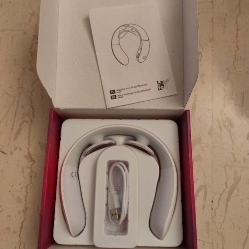 Neck massage device like new with adjustable intensity and temperature