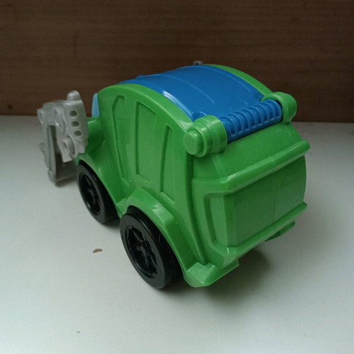 Hasbro Play Doh Trash Tossin' Rowdy used garbage truck toy