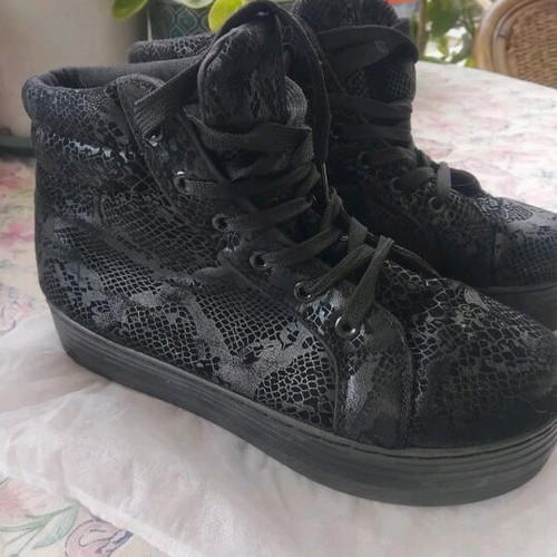 Velvet boots with lace design size 40 like new