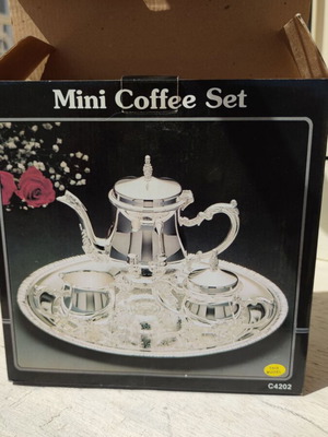 Σετ για caffee ή τσάι με τσαγιέρα, φλυτζανάκι με καπάκι και δίσκο σερβιρίσματος vintage καινούργιο