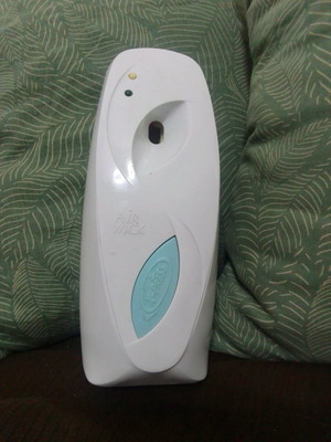 Air Wick automatic spray mechanism like new