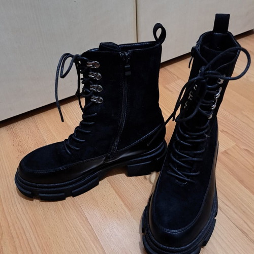 Hiking boots like new, size 38, black suede and eco leather