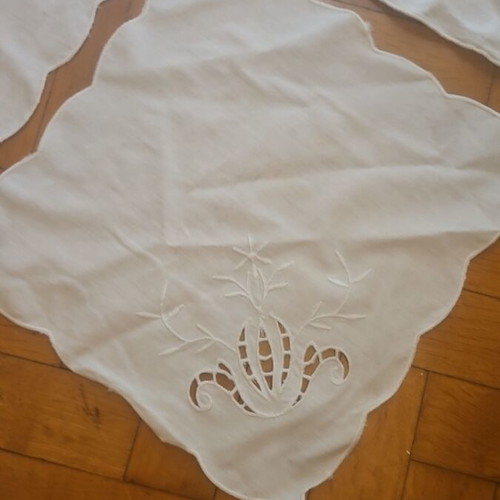 Doilies like new, set of 4