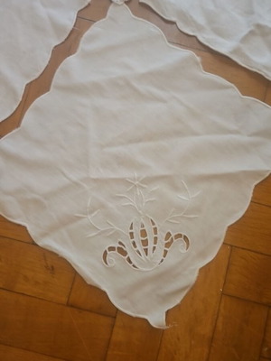Doilies like new, set of 4
