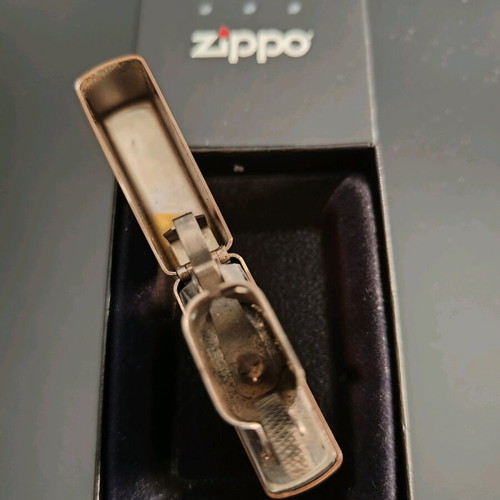 Zippo Bullet Hole Barrett Smythe 2009 like new