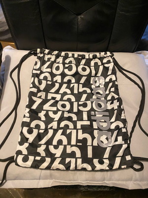 Adidas σακίδιο πλάτης πουγκί gymsack σε άριστη κατάσταση, μαύρο και γκρι