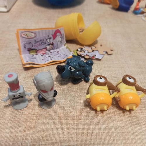 Kinder toys used, 6 pieces, Minions Stick It puzzle