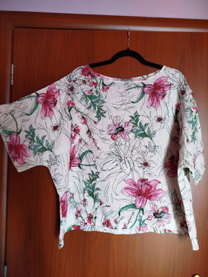 Floral blouse 100% linen like new, size L