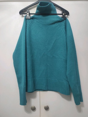 Women's knitted turtleneck petrol used, size 8 with box