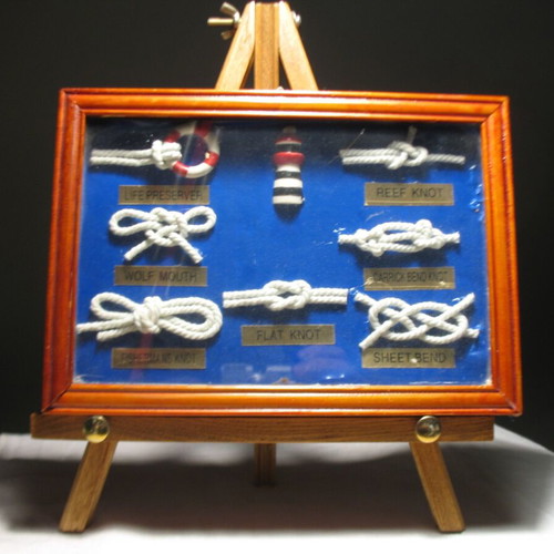 Picture frame with nautical knots used with stand