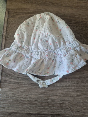 Baby hat 12-18 months, like new
