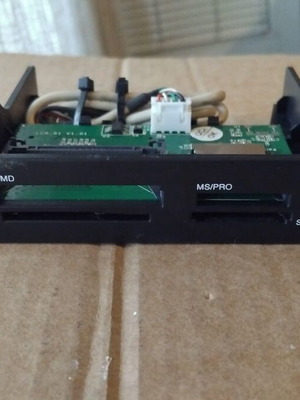 USB 2.0 Internal Multi-Card Reader Leitor LCR-91 v1.01 like new