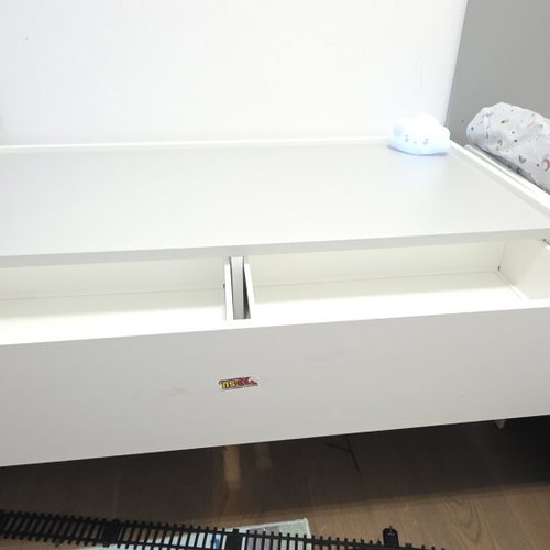 Dundra activity table by Ikea