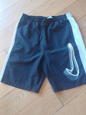 Nike Dri-Fit σορτς σαν καινούργιο, μαύρο και άσπρο, μέγεθος 158-170 cm