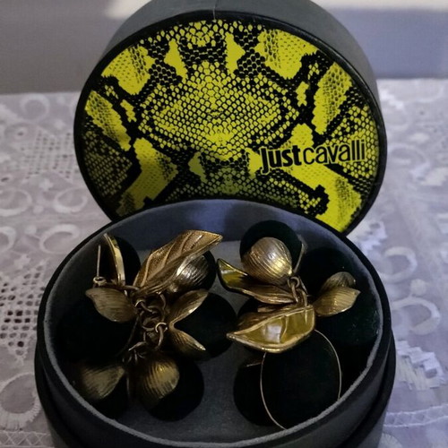 Velvet clip-on earrings like new, dark green