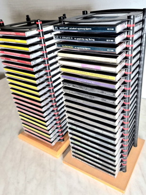 Classical music CD collection like new, 43 CDs with stands