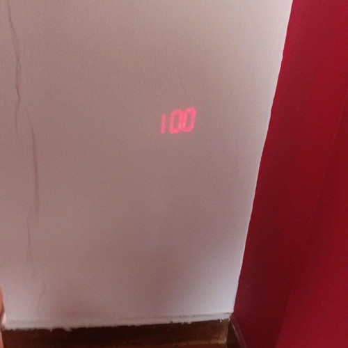 Bluesky radio alarm clock like new with wall time projection