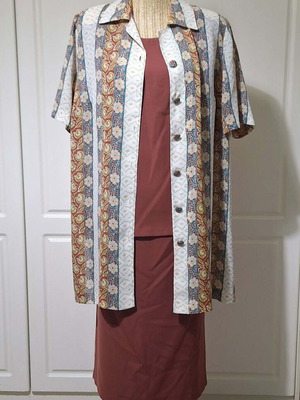 Women's 3-piece set like new, skirt top and tunic in rust color