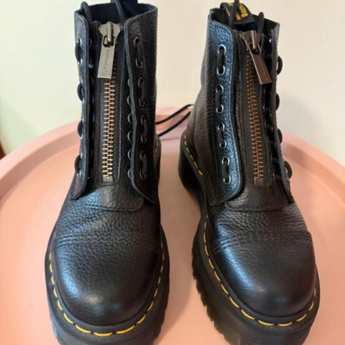 Dr. Martens platform boots size 38 like new, black