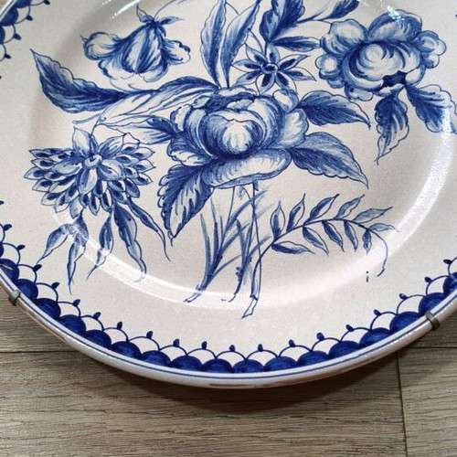Decorative plates like new, pack of 2, handmade with artist signature