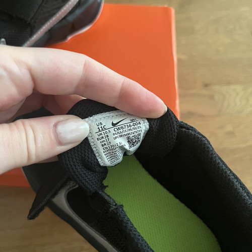 Nike Team Hustle D 10 (PS) kids' shoes size 28, black and silver