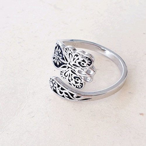 Silver 925 ring carved with butterfly design, like new, adjustable