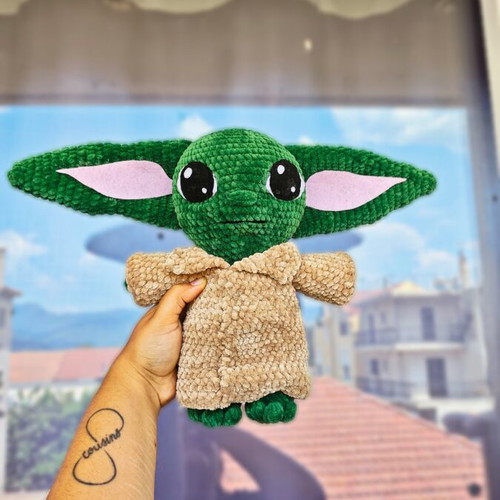 Yoda knitted plush doll like new, 28cm height